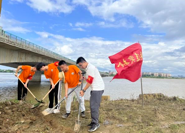 Beat365唯一官方网站19支暑期社会实践队用实干书写“青春答卷”